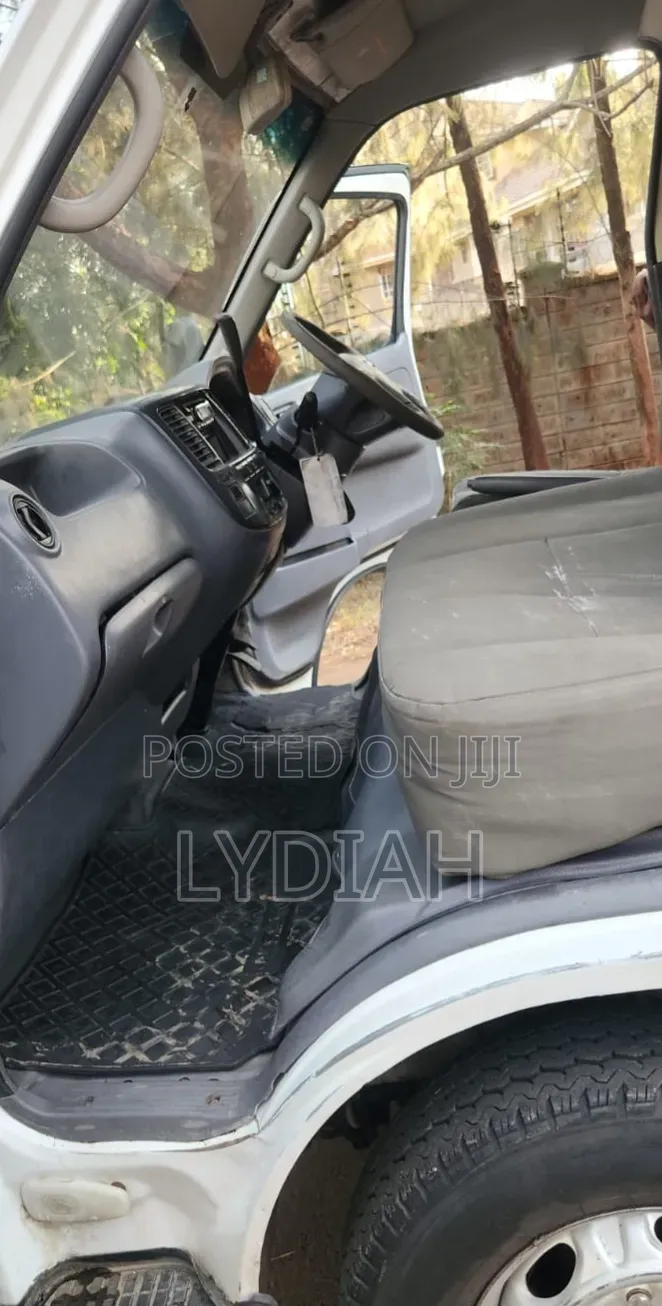 Nissan Caravan (Urvan) 2008 White