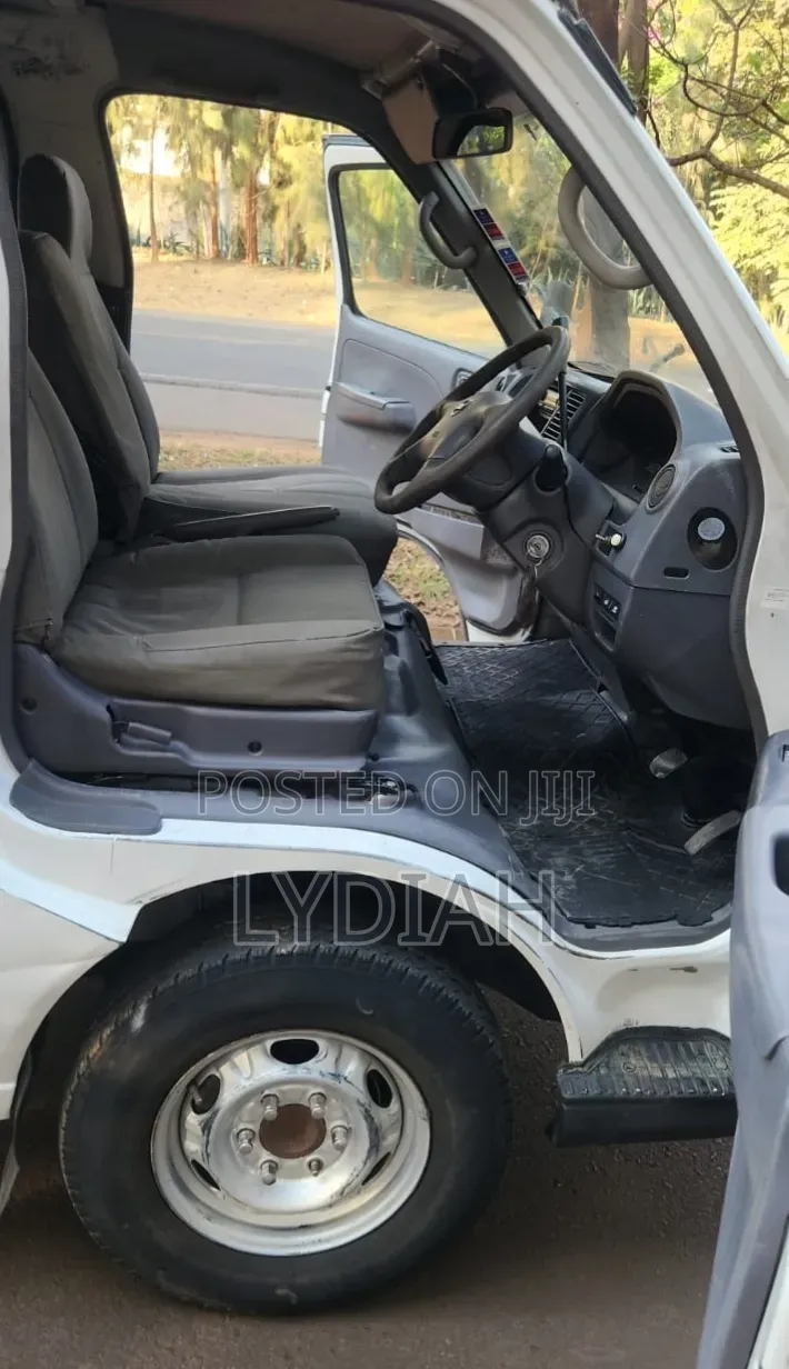 Nissan Caravan (Urvan) 2008 White