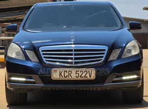 Mercedes-Benz E200 2012 Blue
