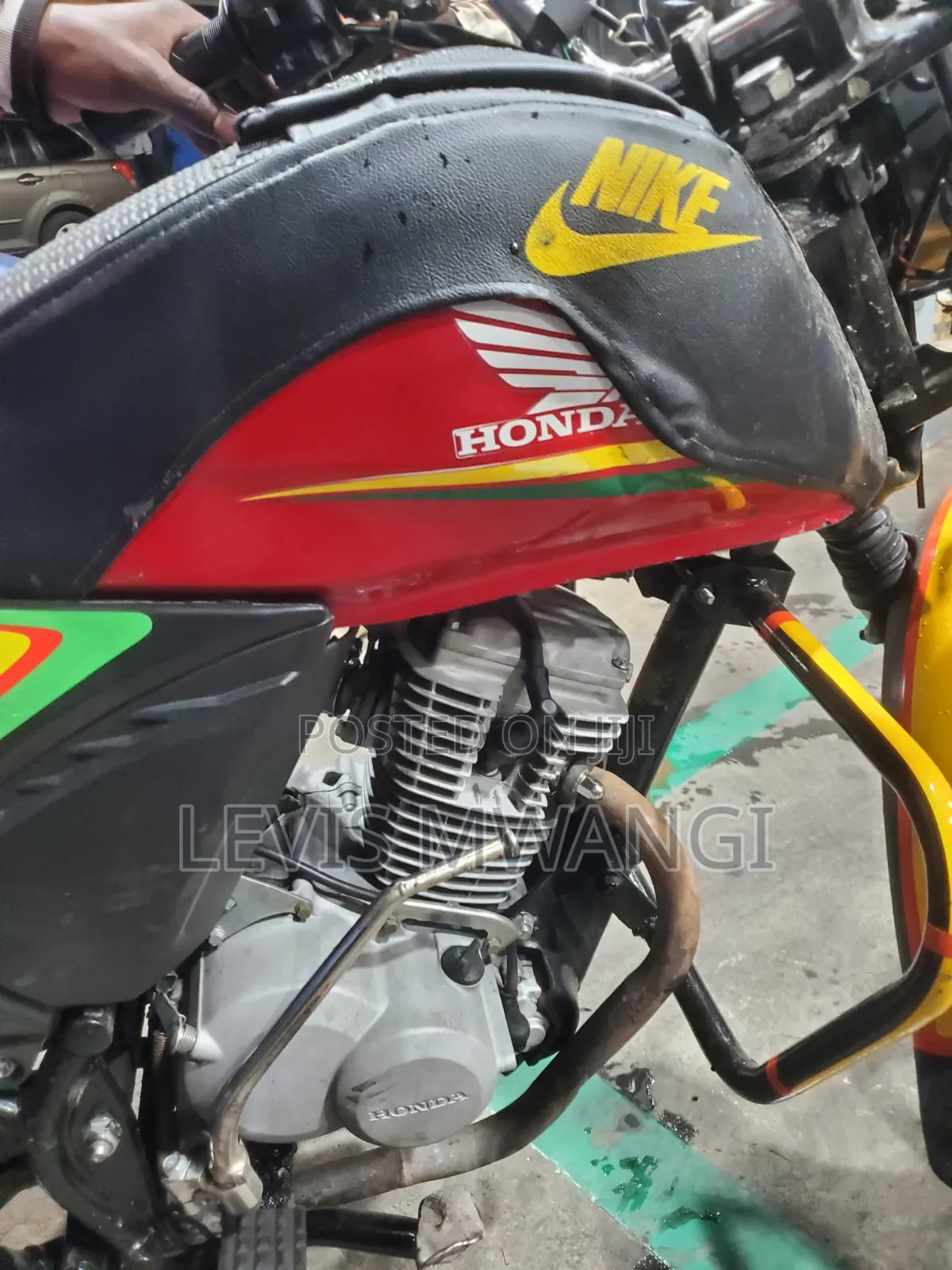 Honda CB 2022 Red