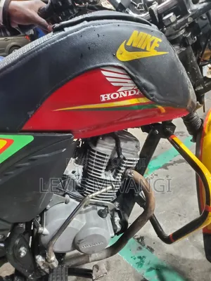 Honda CB 2022 Red