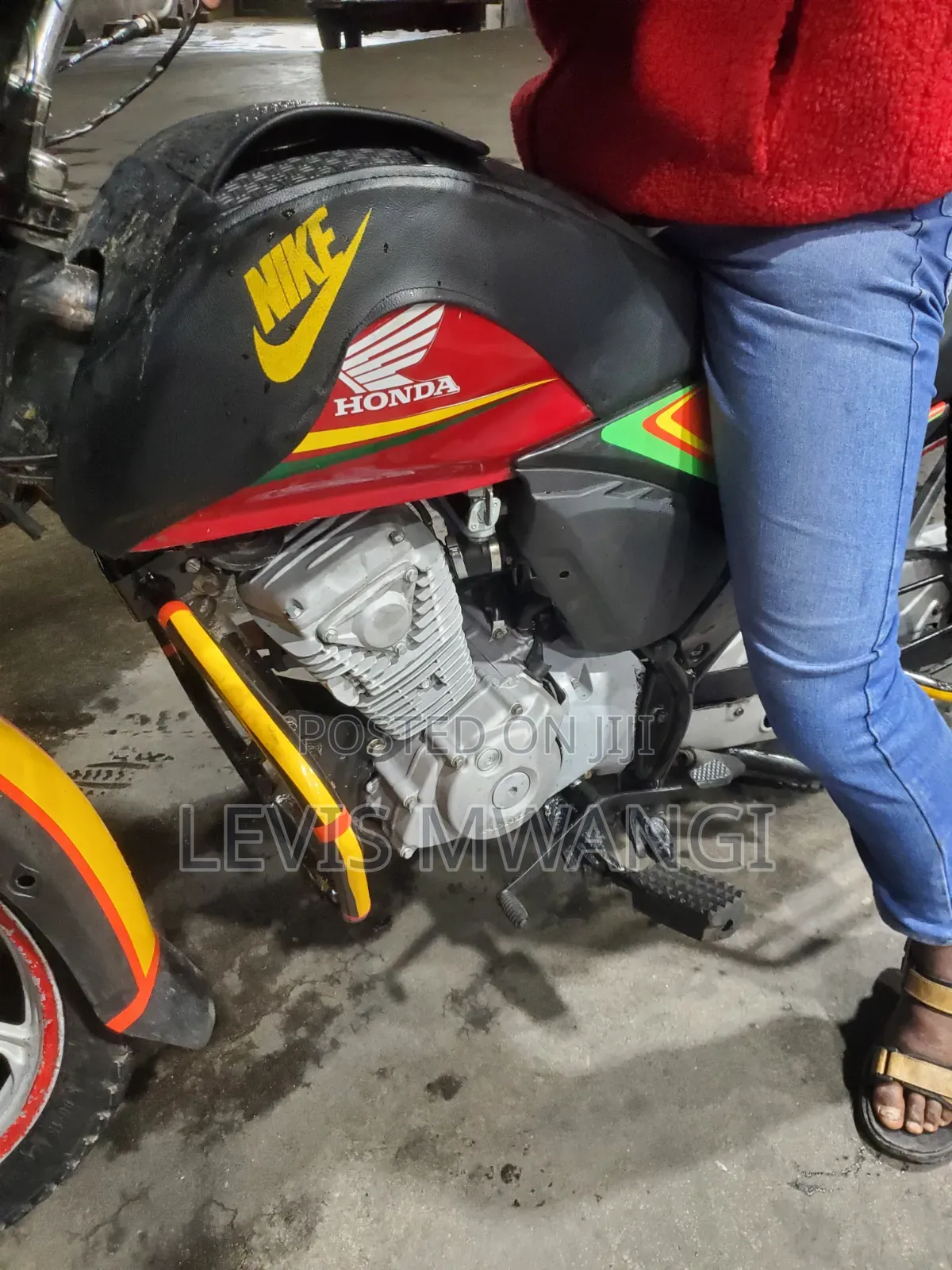 Honda CB 2022 Red