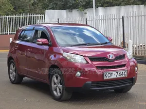 Toyota IST 2008 Red