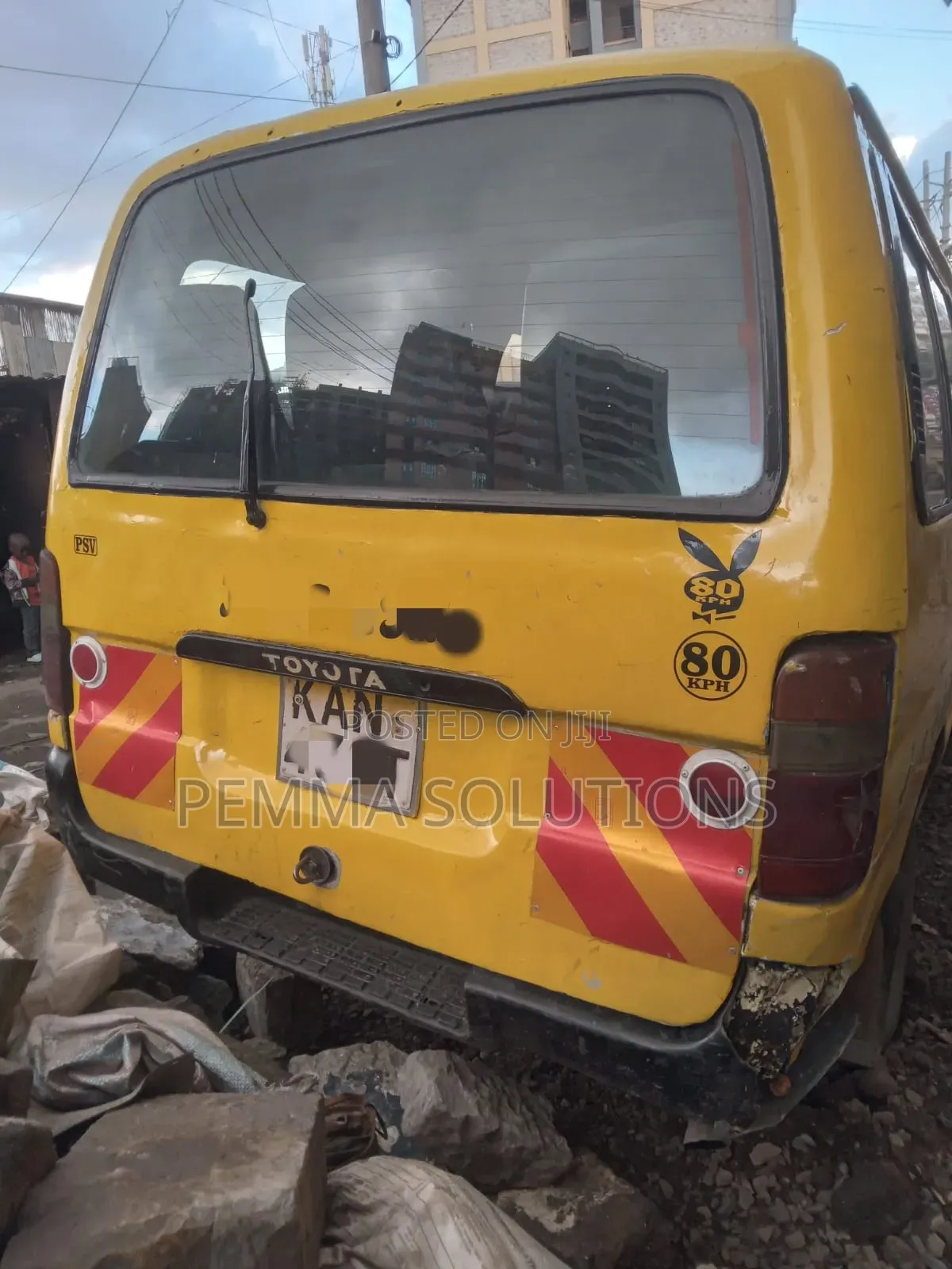 Toyota HiAce 2003 Yellow