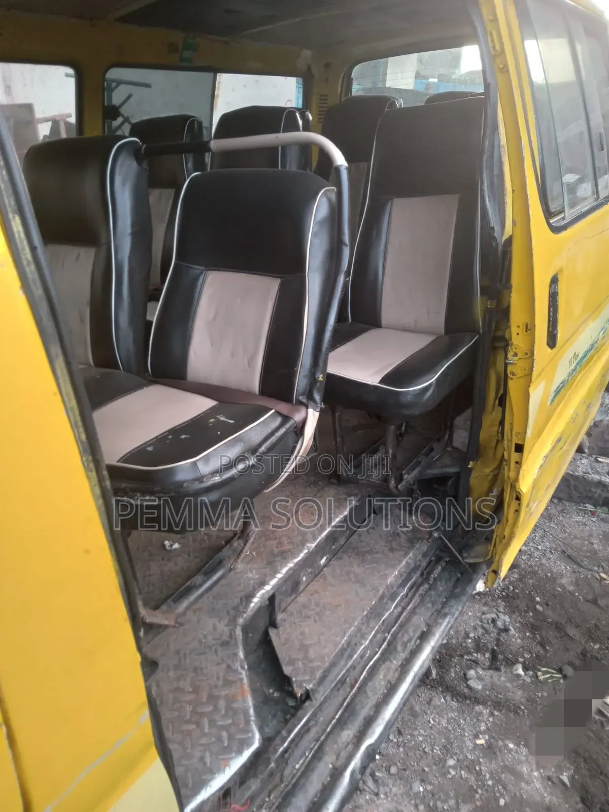 Toyota HiAce 2003 Yellow