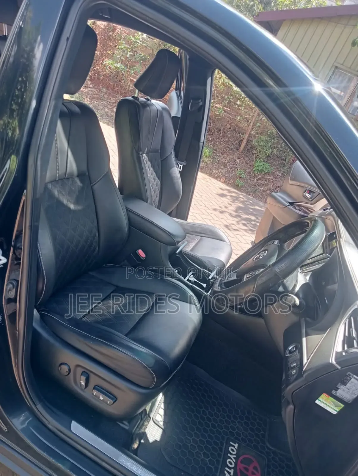 Toyota Harrier 2014
