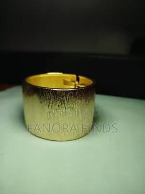 Gold Ribbed Bangle
