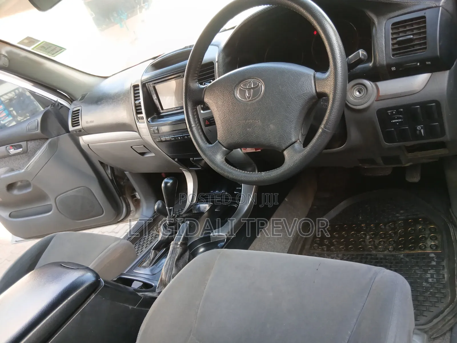 Toyota HiAce 2010 Silver