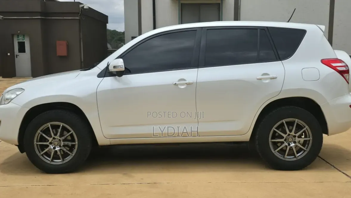 Toyota RAV4 2012 White