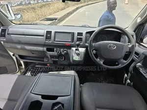Toyota HiAce 2015 White