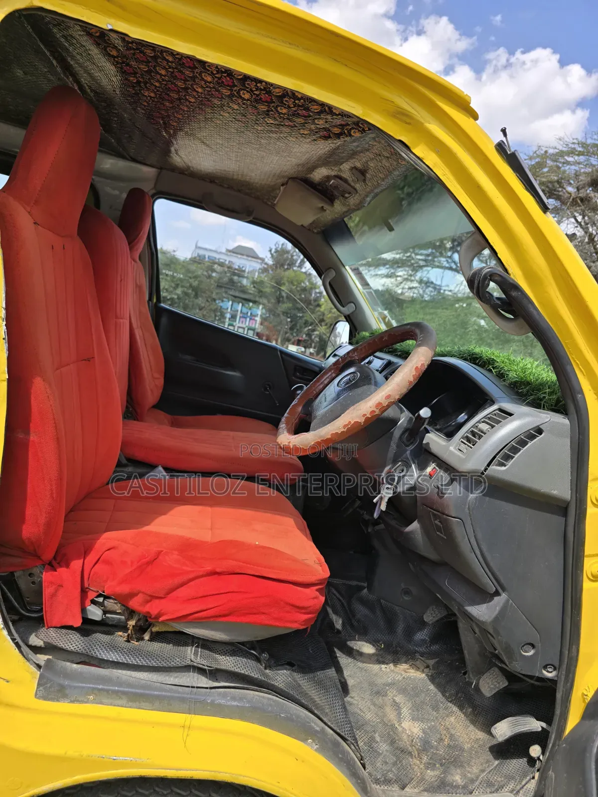 Toyota HiAce 2012 Yellow