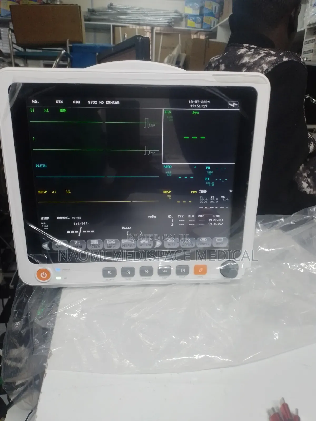 Audible and Visual 5 Parameters Patient Monitor