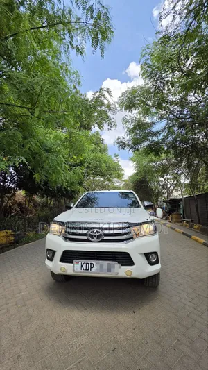 Toyota Hilux SR 2015 White