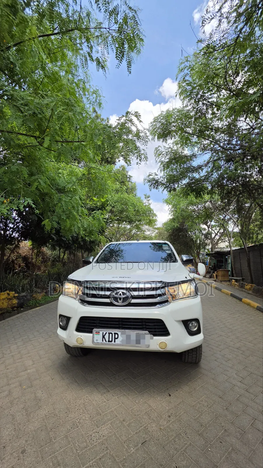 Toyota Hilux SR 2015 White