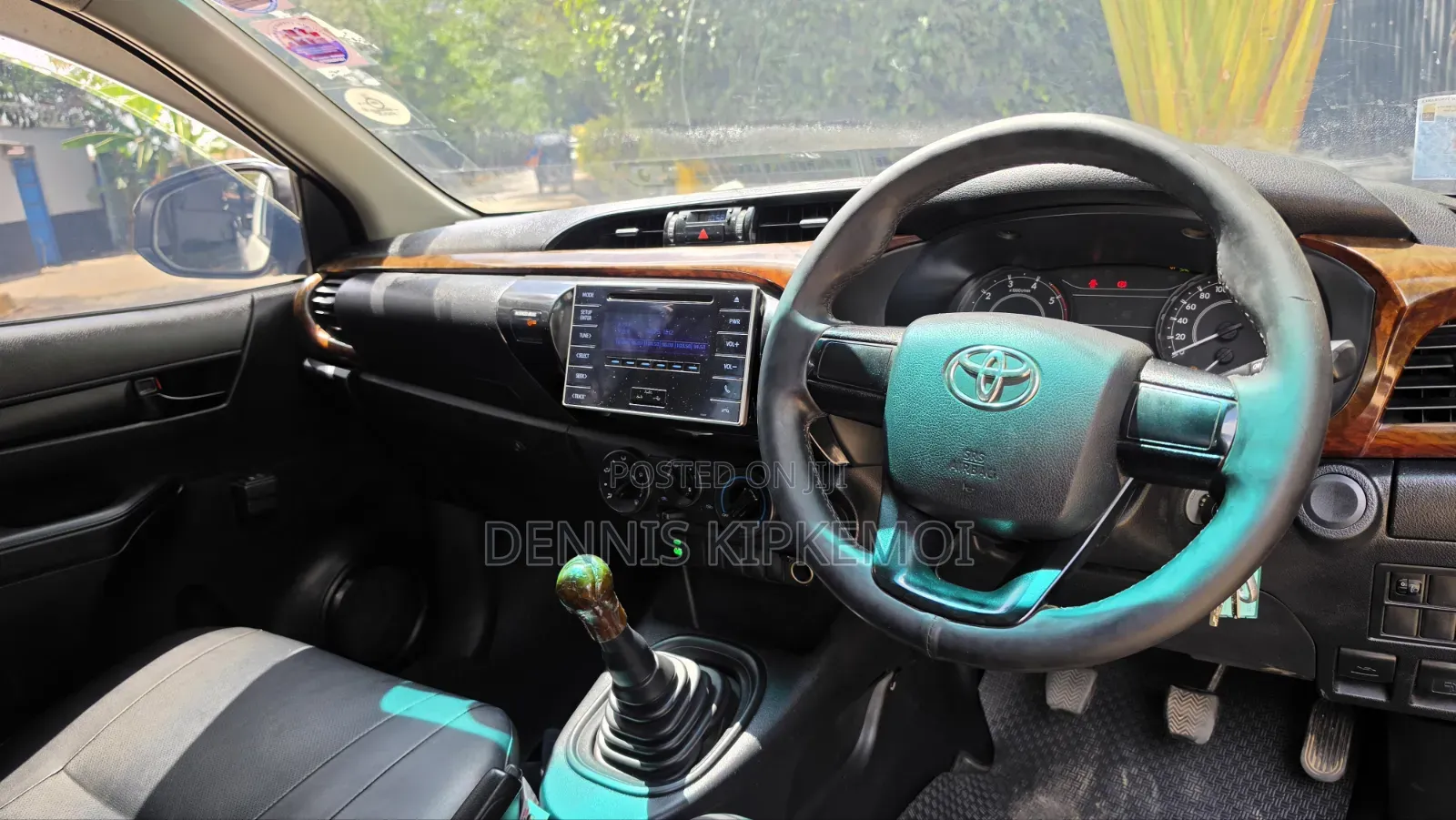 Toyota Hilux SR 2015 White