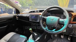 Toyota Hilux SR 2015 White