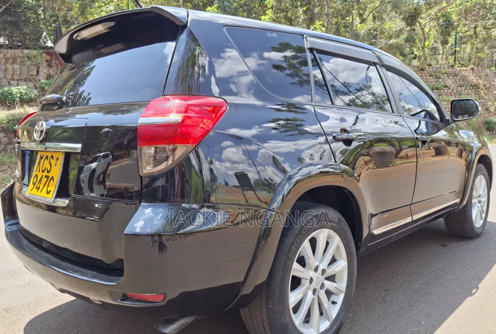 Toyota Vanguard 2011 Black