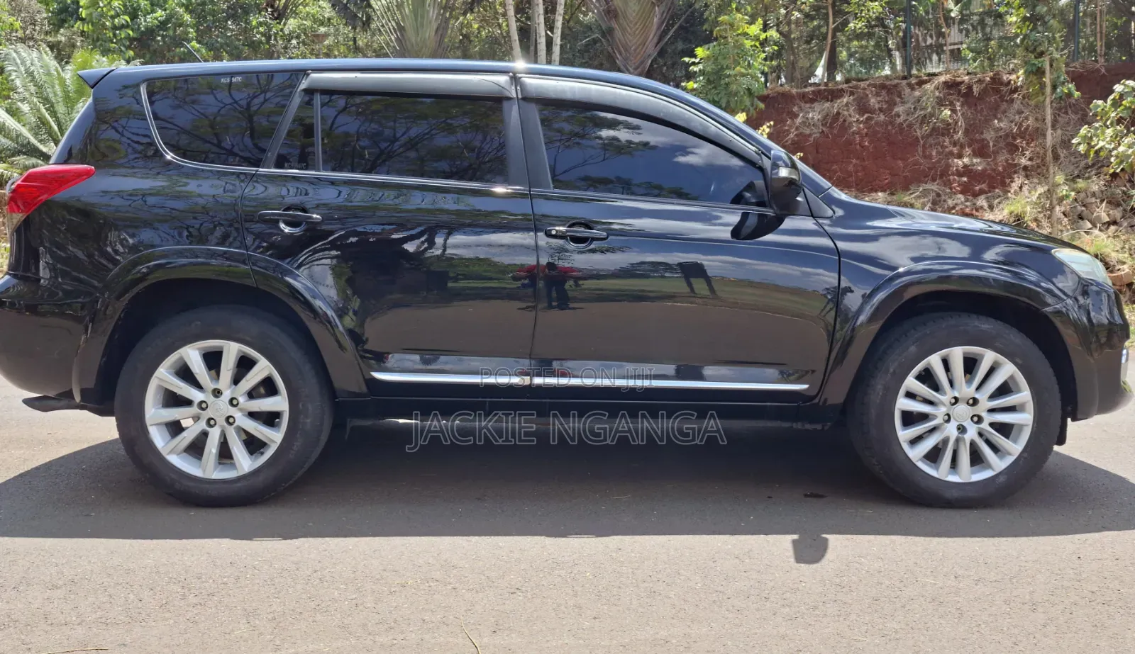 Toyota Vanguard 2011 Black