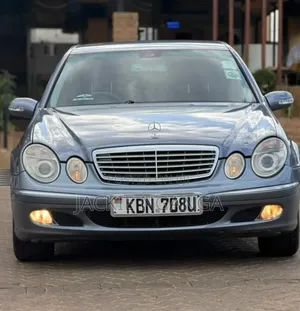 Mercedes-Benz E200 2005 Blue