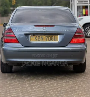 Mercedes-Benz E200 2005 Blue
