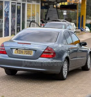 Mercedes-Benz E200 2005 Blue