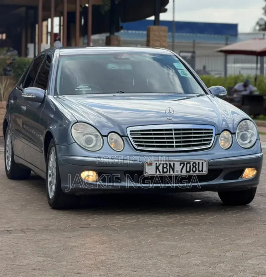 Mercedes-Benz E200 2005 Blue