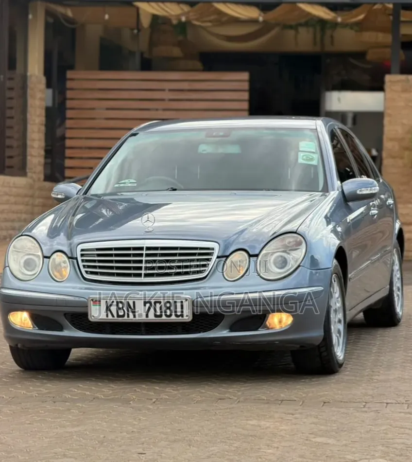 Mercedes-Benz E200 2005 Blue