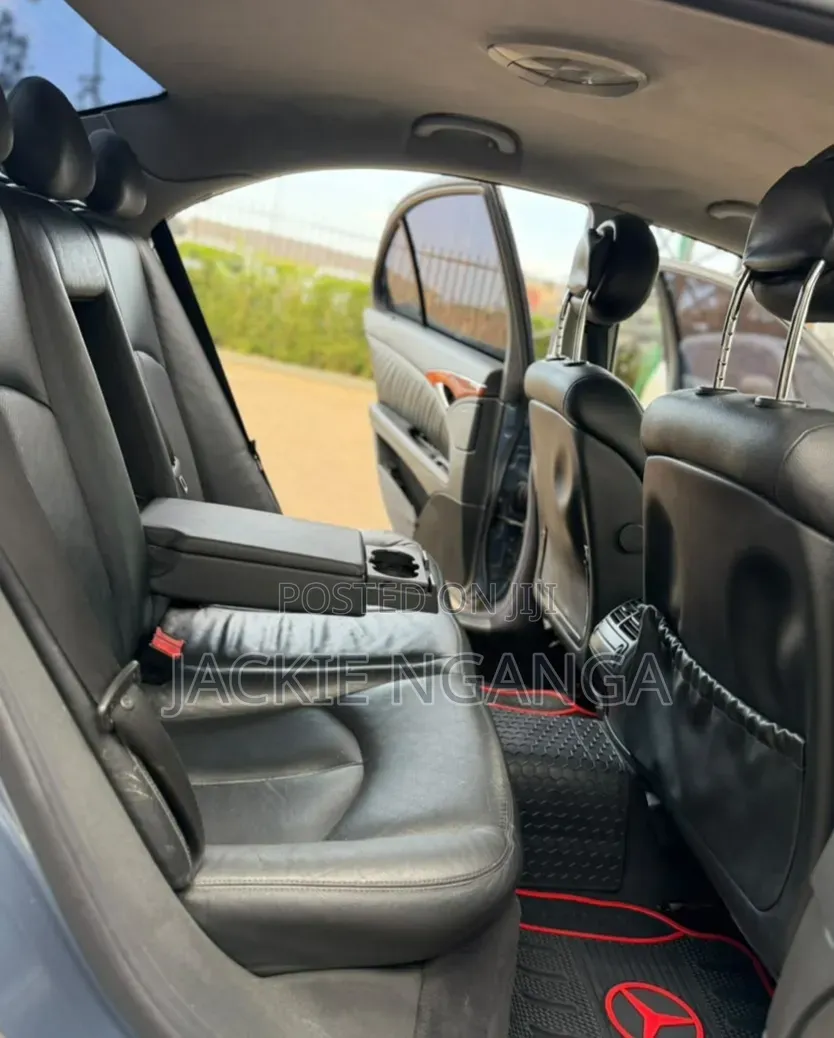 Mercedes-Benz E200 2005 Blue