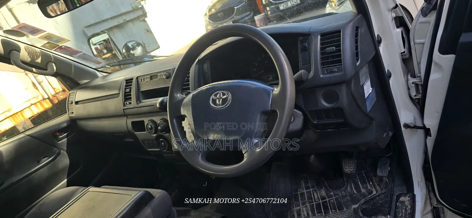 Toyota HiAce 2016 White