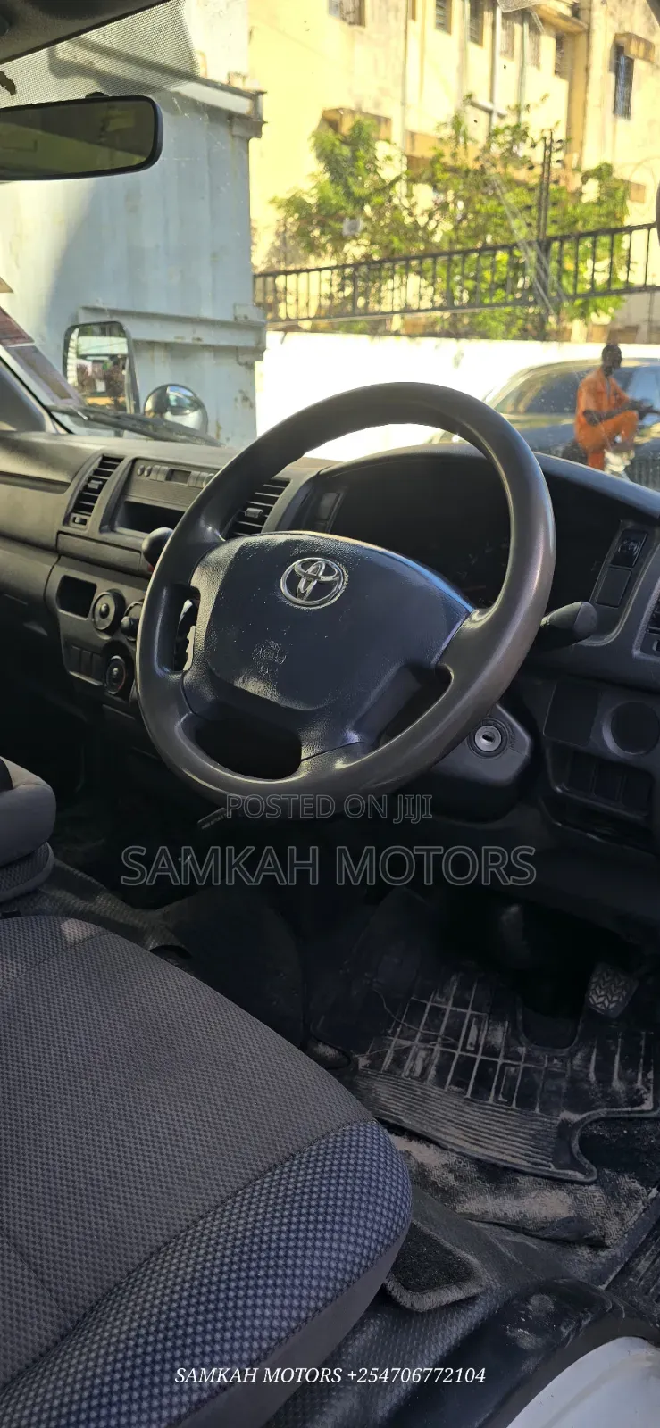 Toyota HiAce 2016 White