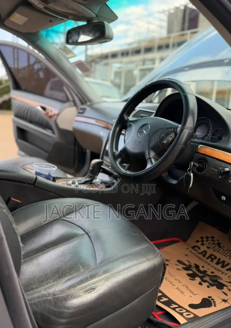 Mercedes-Benz E200 2005 Blue