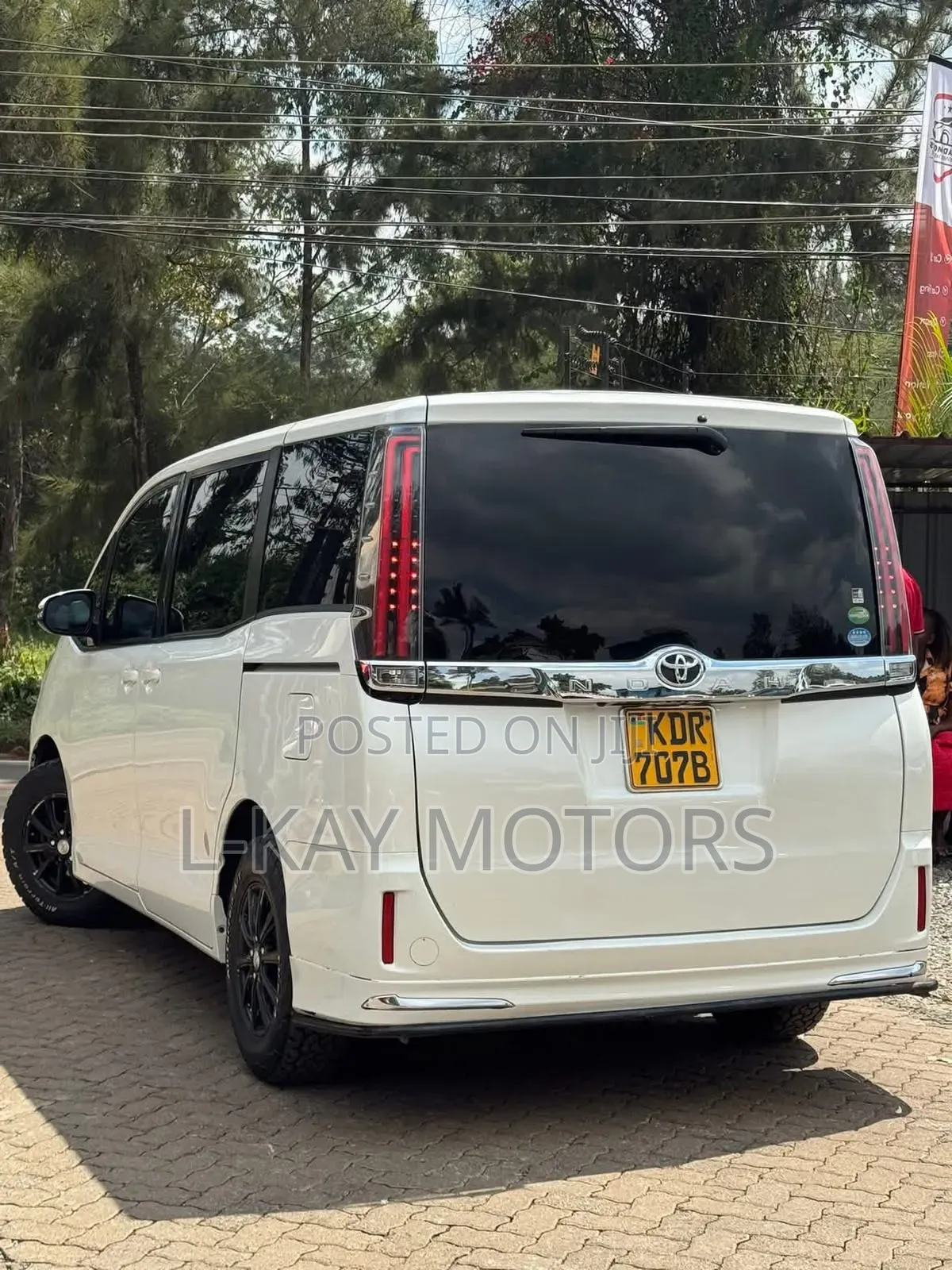 Toyota Noah 2018 White