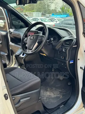 Toyota Noah 2018 White
