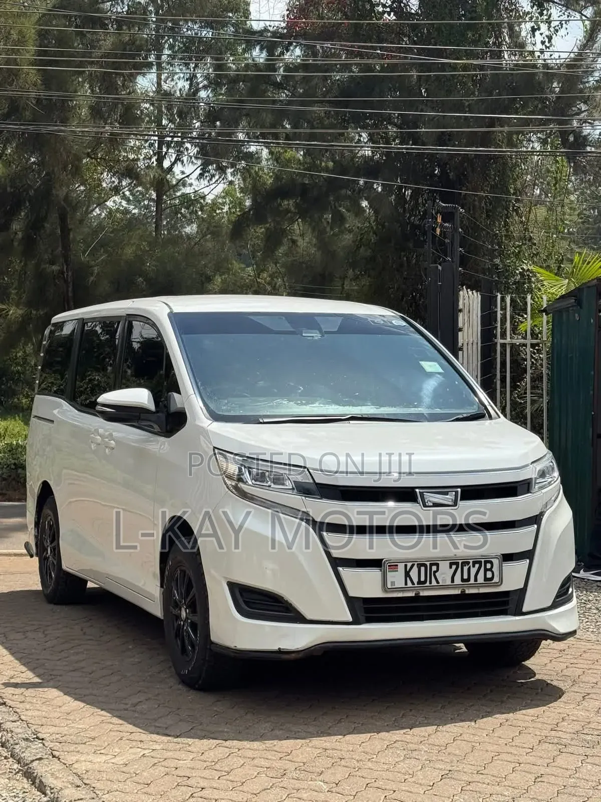 Toyota Noah 2018 White