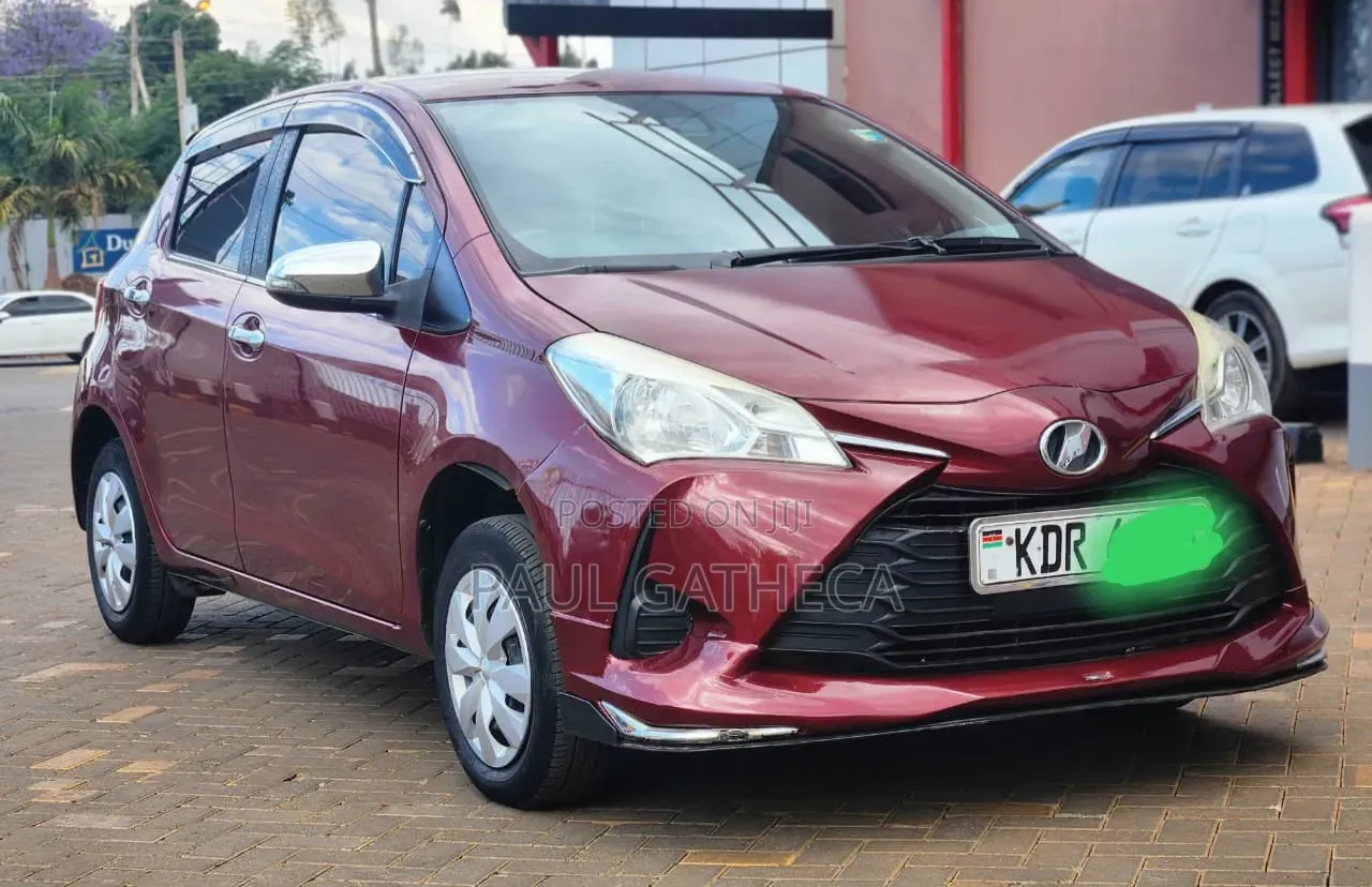 Toyota Vitz 2017 Maroon