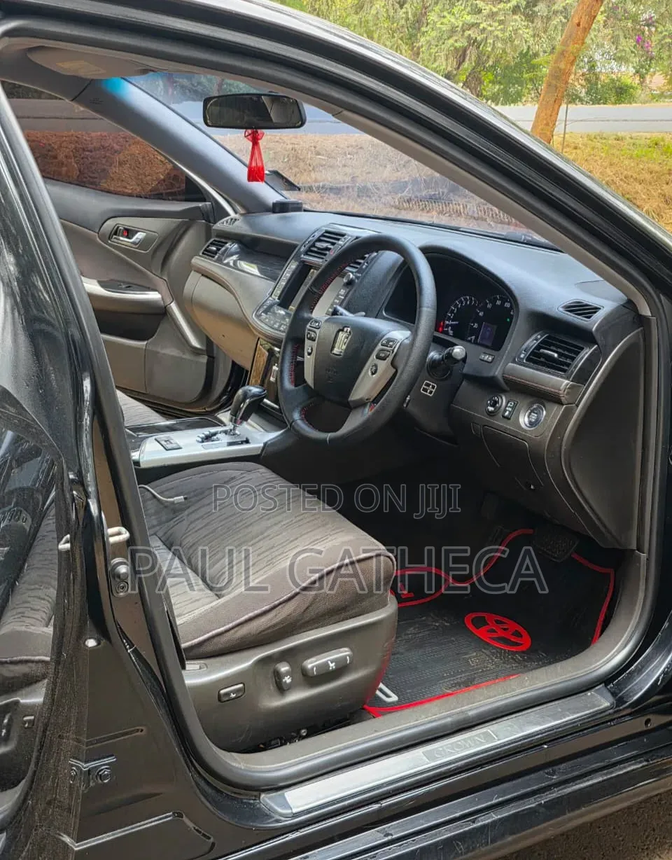 Toyota Crown 2012 Black