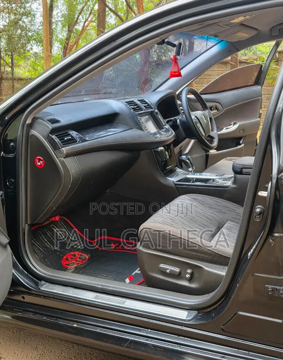 Toyota Crown 2012 Black