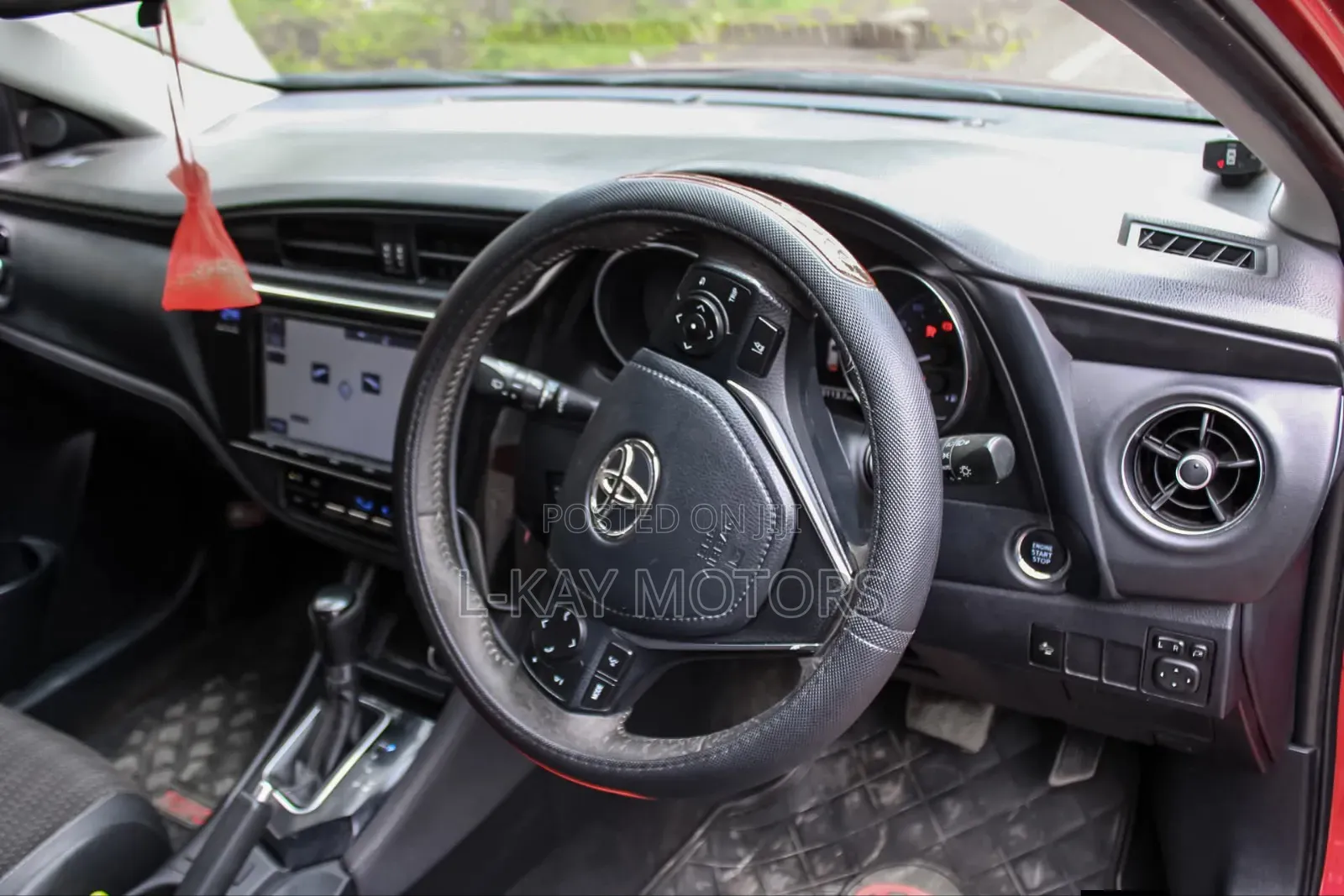 Toyota Auris 2016 Red
