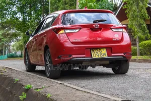 Toyota Auris 2016 Red