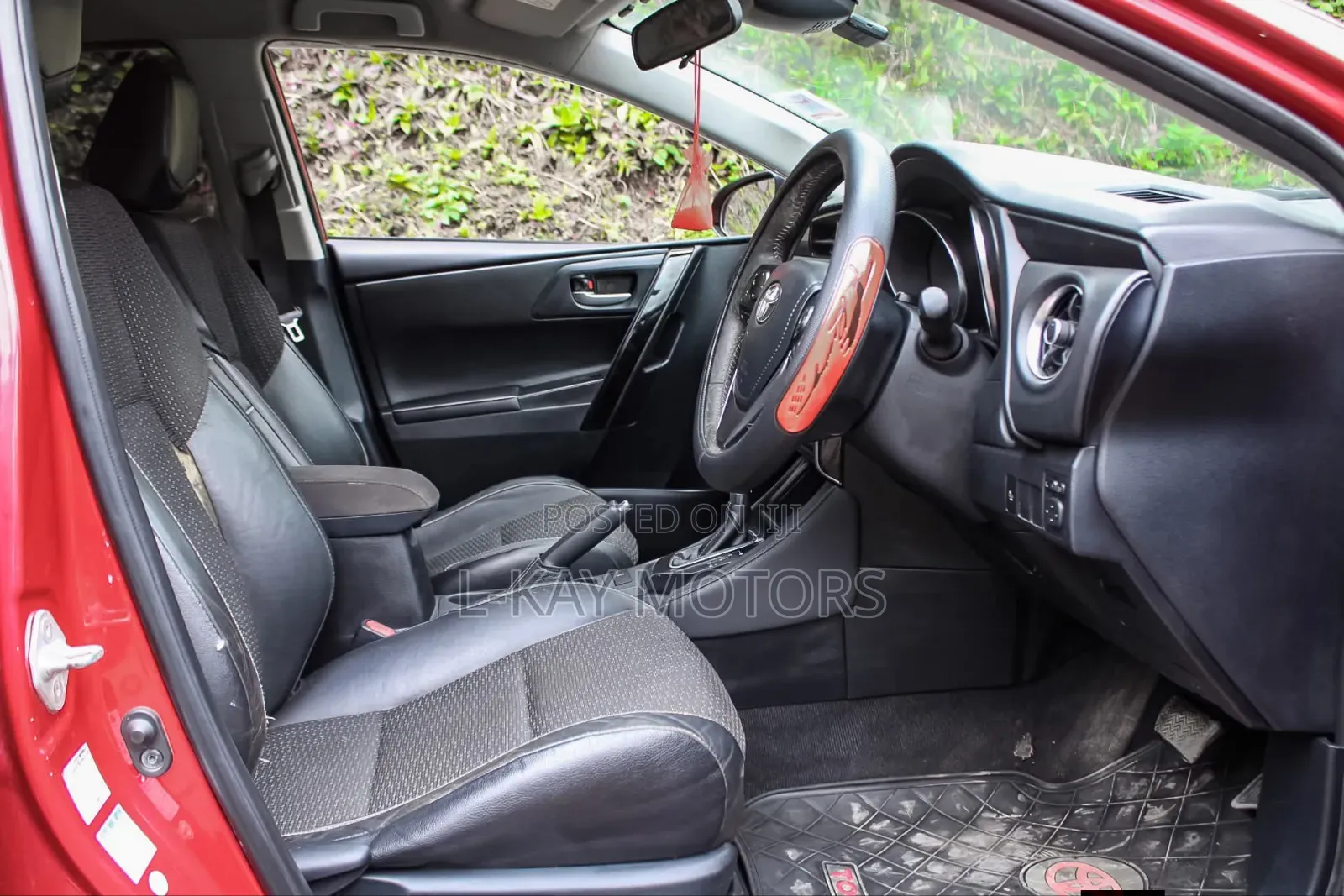 Toyota Auris 2016 Red