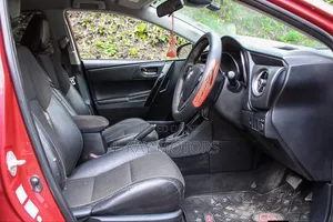 Toyota Auris 2016 Red