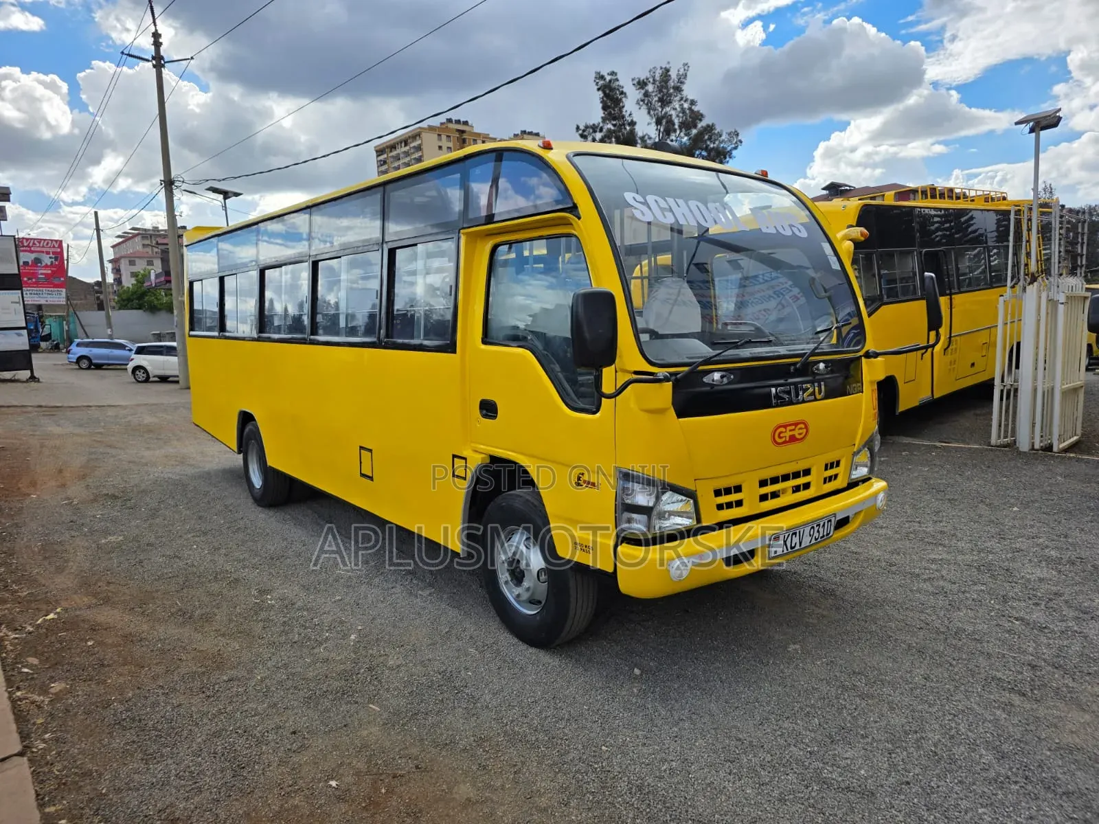 Isuzu NQR 2018 Yellow
