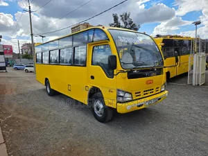 Isuzu NQR 2018 Yellow