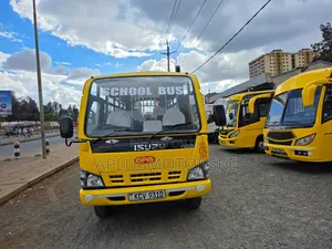Isuzu NQR 2018 Yellow