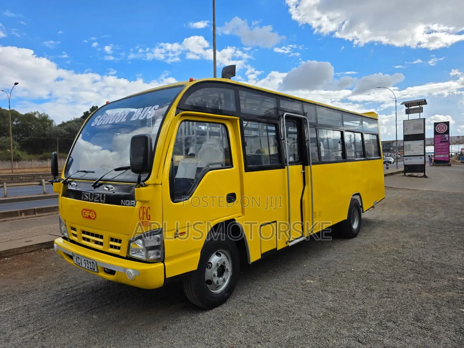 Isuzu NQR 2018 Yellow