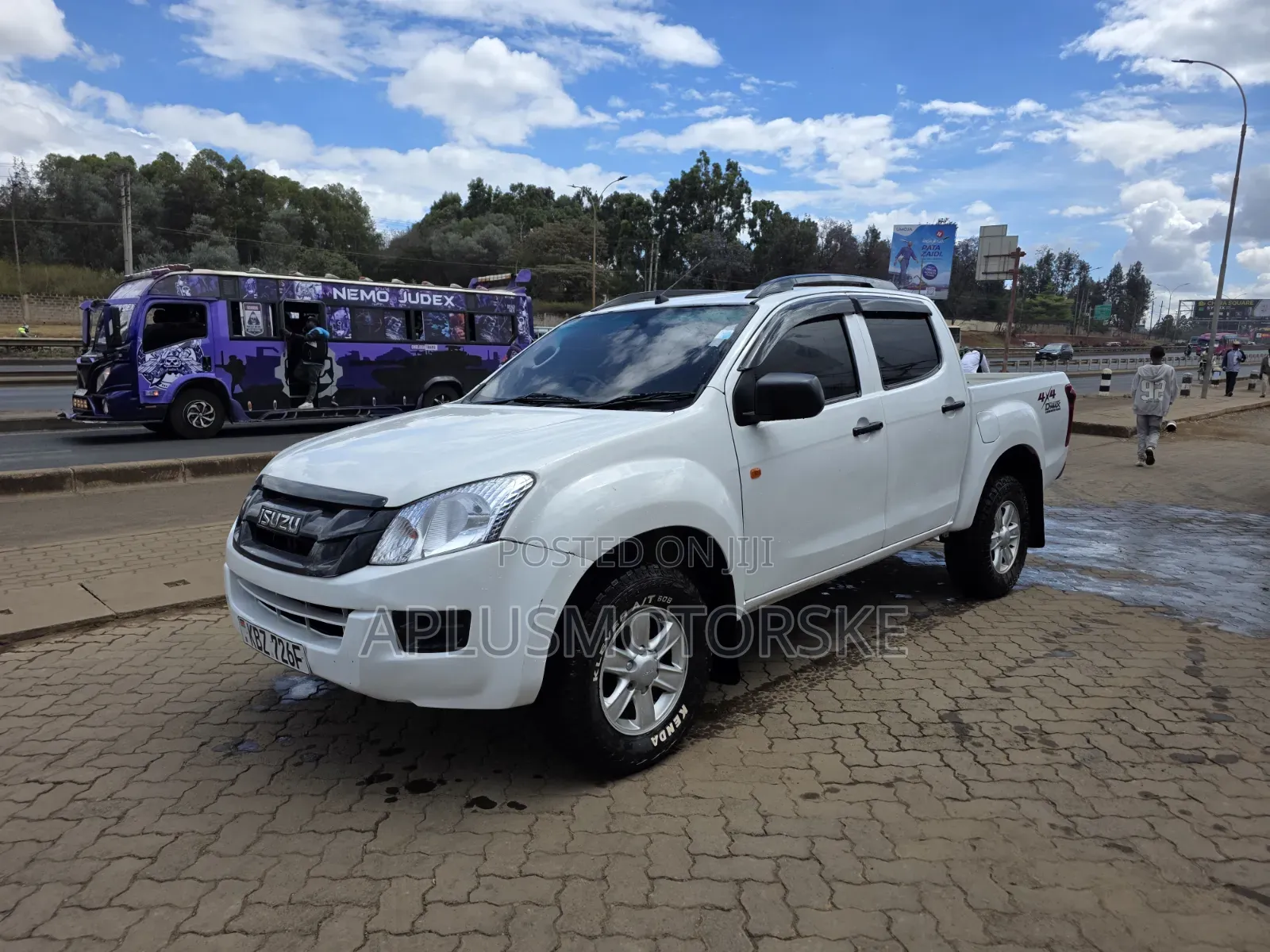 Isuzu D-MAX 2013 White