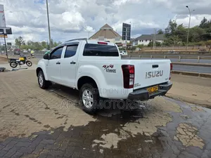 Isuzu D-MAX 2013 White