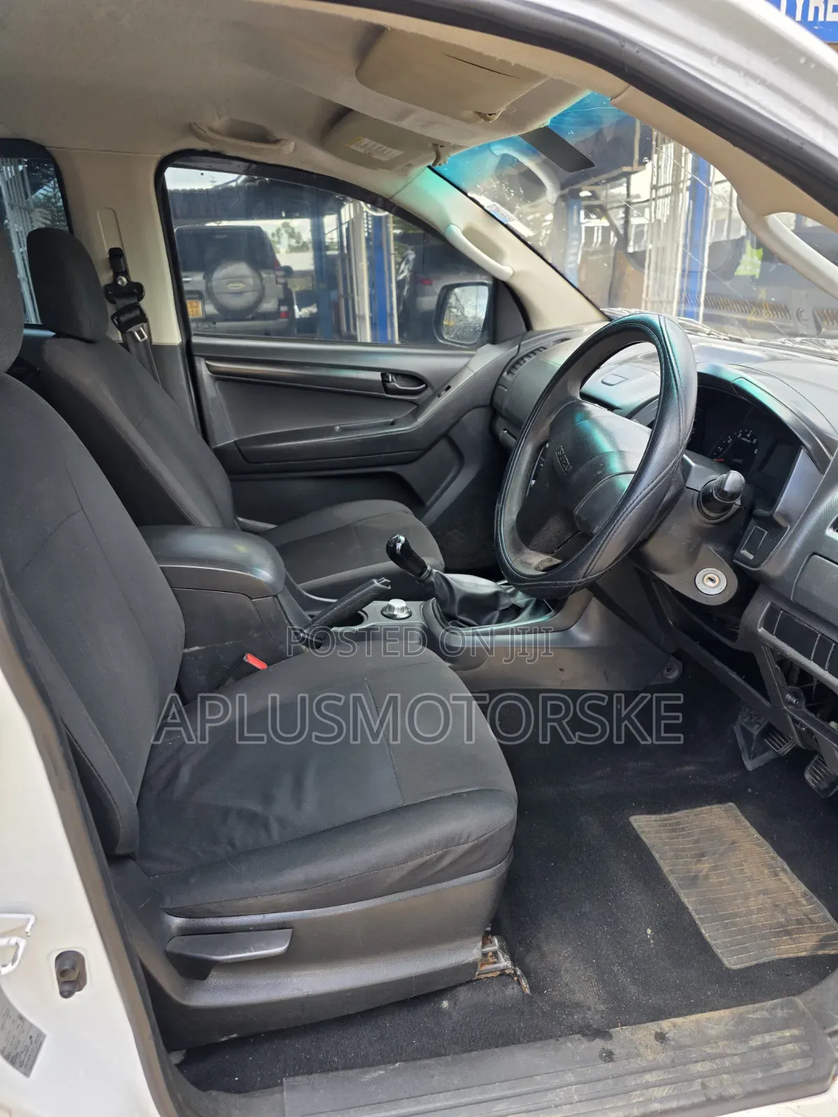 Isuzu D-MAX 2013 White