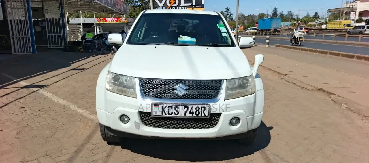 Suzuki Escudo 2011 White