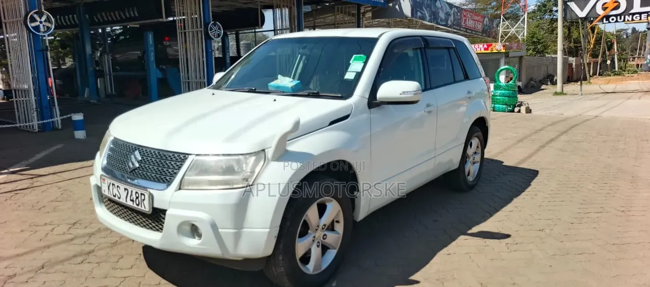 Suzuki Escudo 2011 White